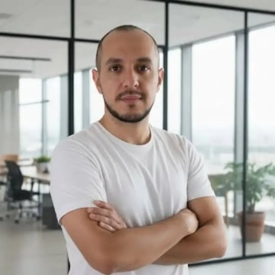 Bruno Lodi em ambiente de trabalho, 2026
